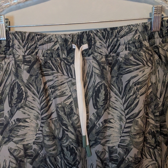 ZeroXposur Green Leaf Print Athletic Skort, size M - Picture 2 of 6